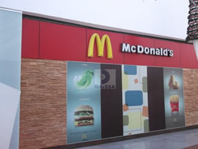 faldon Mc Donalds en panel de aluminio ALPOLIC