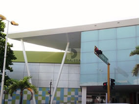 panel de aluminio en Portico Acceso Plaza 2000